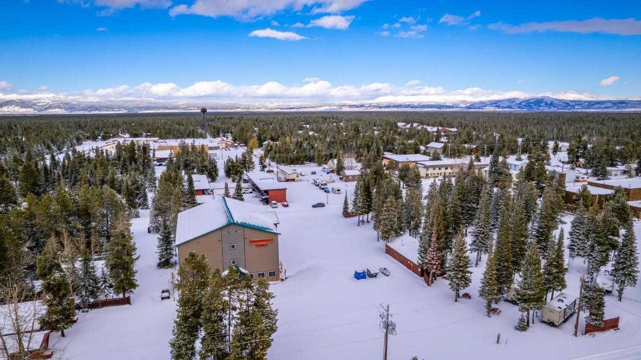 Wagon Wheel Hotel Вест-Йеллоустоун Екстер'єр фото