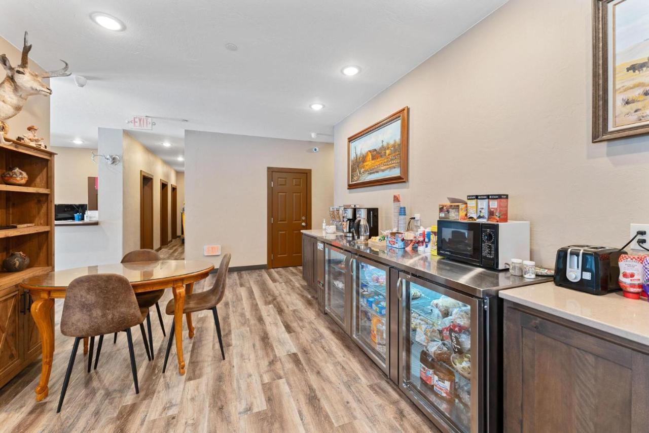 Wagon Wheel Hotel Вест-Йеллоустоун Екстер'єр фото